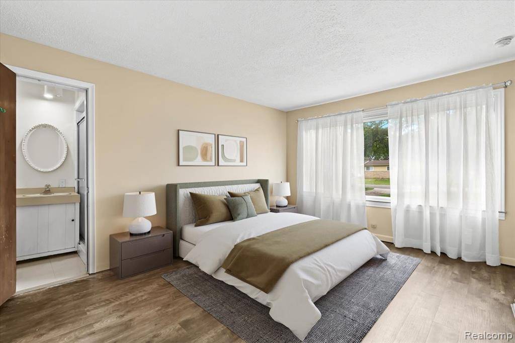 Southfield, MI 48076,21840 N Tuller Court