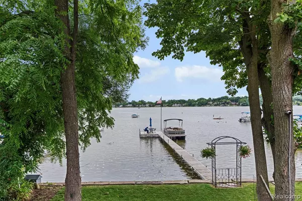 Waterford, MI 48328,4616 Cass Elizabeth Road