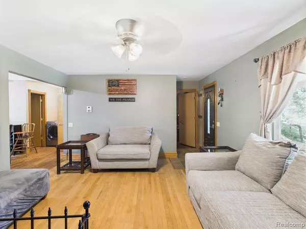 Columbiaville, MI 48421,193 MILLER LAKE Road