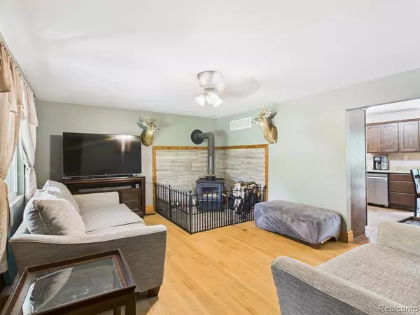 Columbiaville, MI 48421,193 MILLER LAKE Road