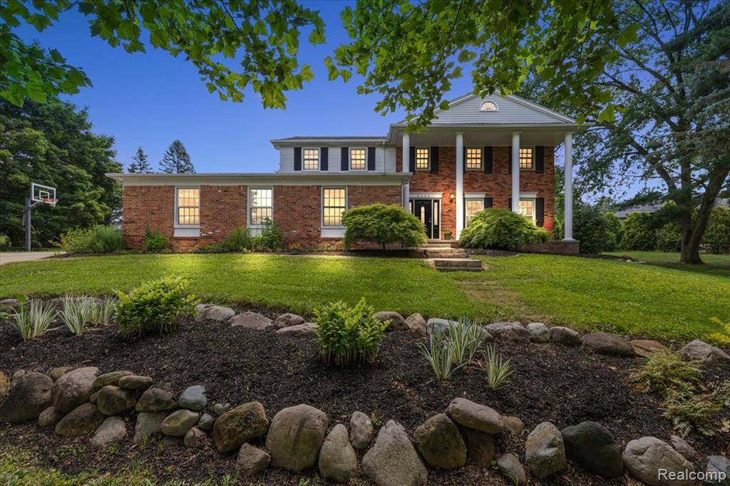 2403 Red Maple Court, Troy, MI 48098