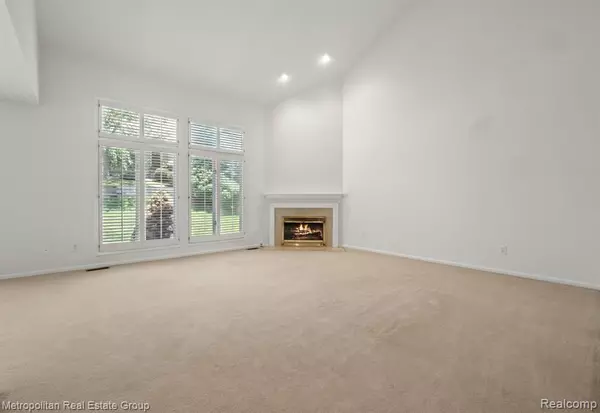 Northville, MI 48168,211 SAINT LAWRENCE Boulevard