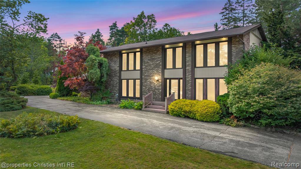 4724 Tara Court, West Bloomfield, MI 48323