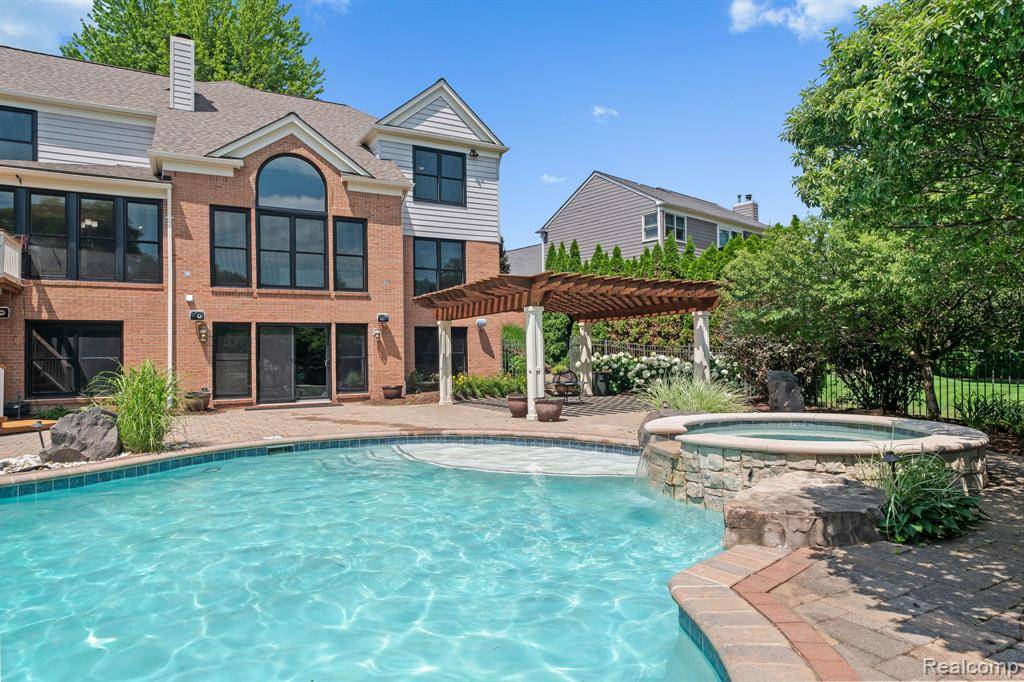 Lake Orion, MI 48362,1257 Lake Shore Boulevard