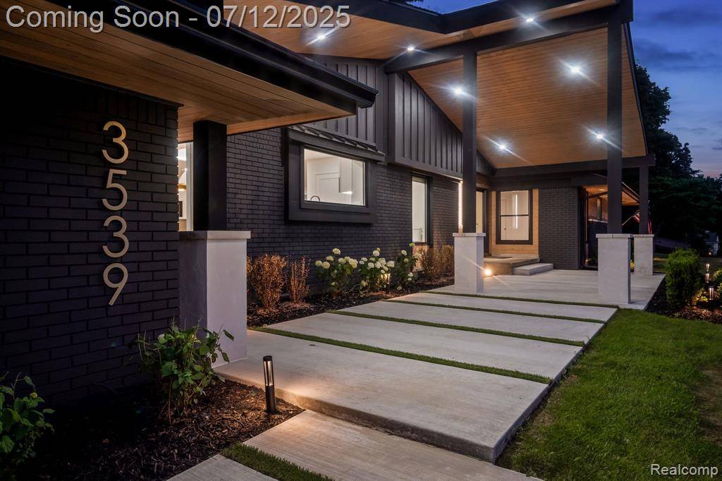 Bloomfield Hills, MI 48304,3539 Walbri Dr.