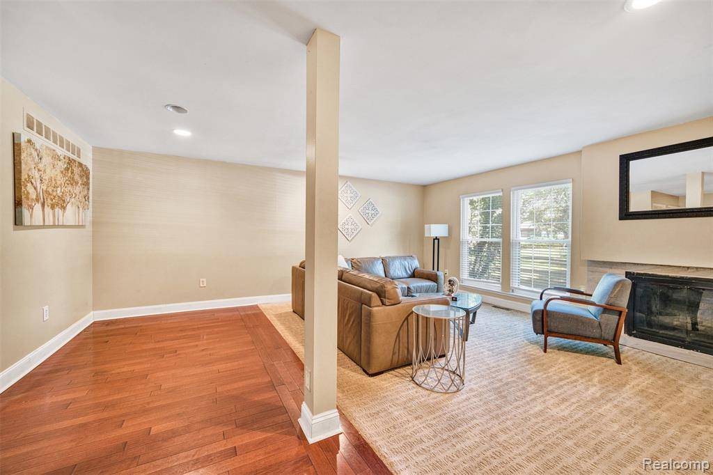 Southfield, MI 48033,25279 Greenbrooke Drive