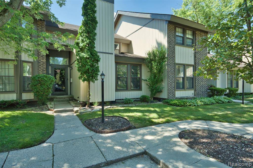 25279 Greenbrooke Drive, Southfield, MI 48033