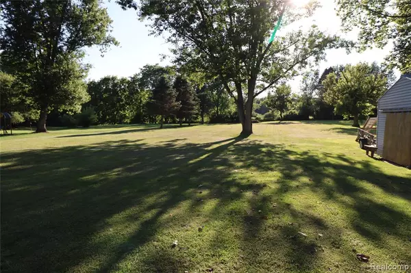 Goodrich Vlg, MI,9360 Gale Road