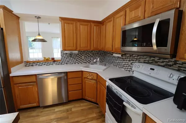 Goodrich Vlg, MI,9360 Gale Road