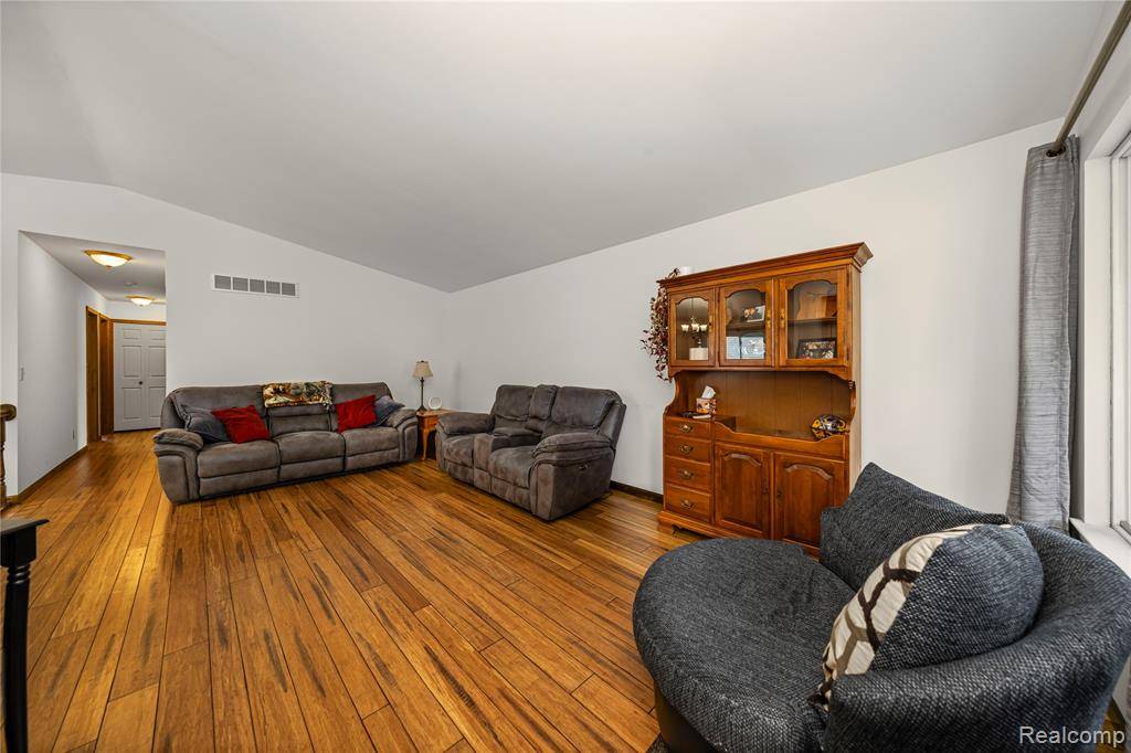 Livonia, MI 48150,9085 Deering Street