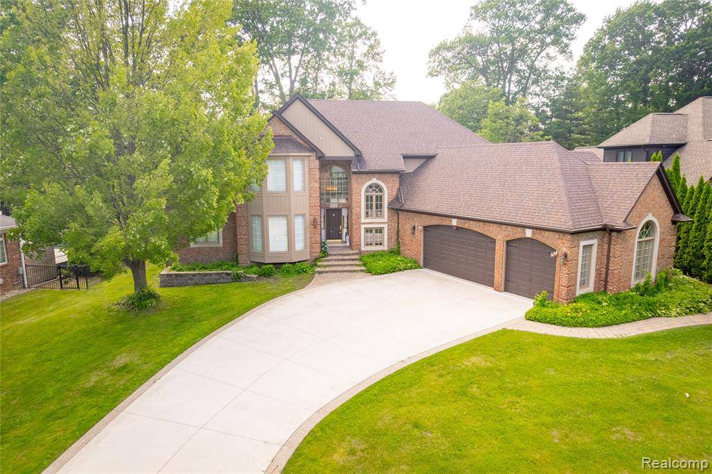 56135 Parkview Drive, Shelby Twp, MI 48316
