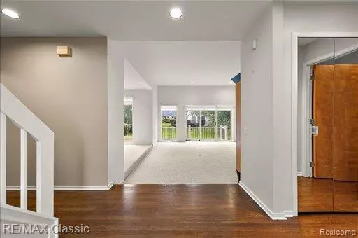 West Bloomfield, MI,5511 maple leaf Court