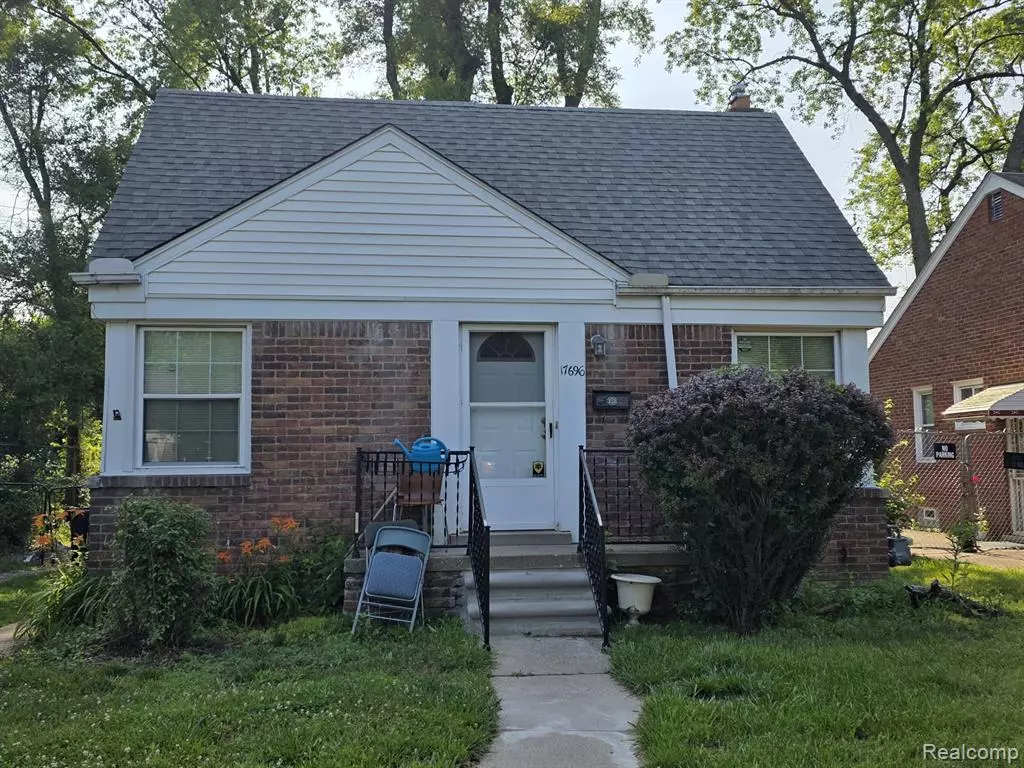 Detroit, MI 48219,17696 Woodbine Street