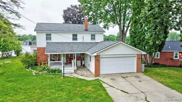 1962 Lake Pointe Drive, Ortonville, MI 48462