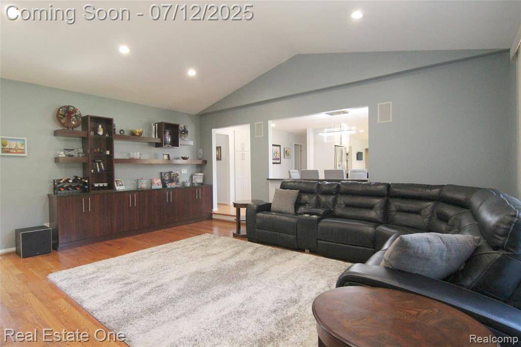 Farmington Hills, MI 48334,33234 Walnut Lane