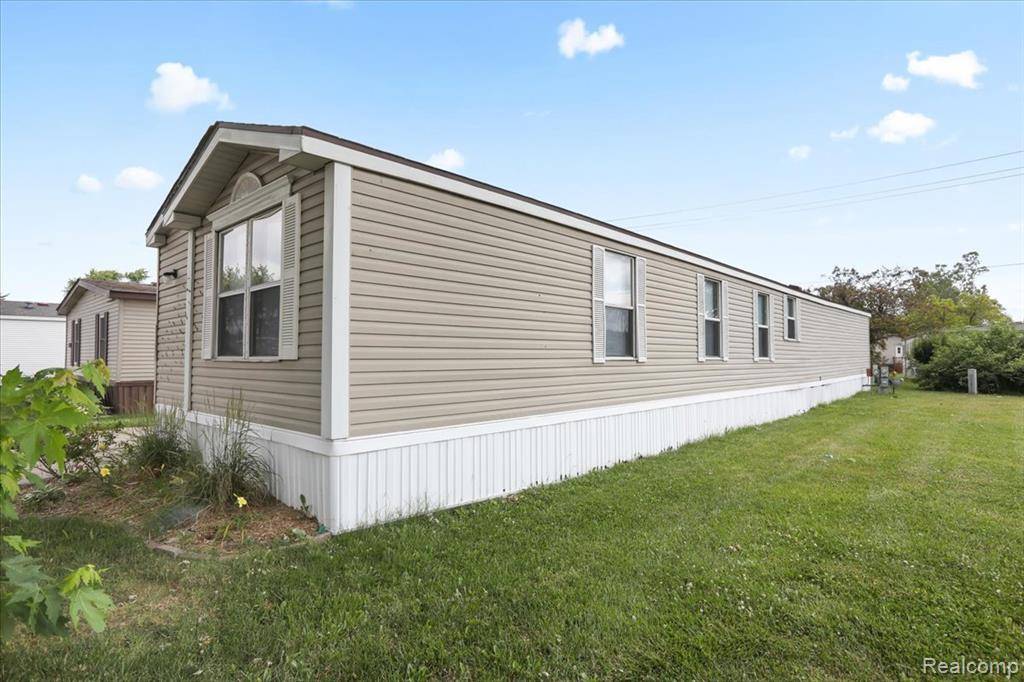 Clinton Twp, MI 48038,38086 Saint Tropez