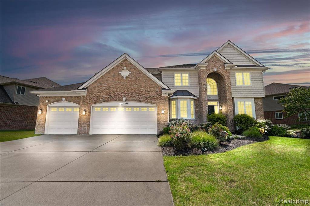 27647 W Estrada E Lane, Novi, MI