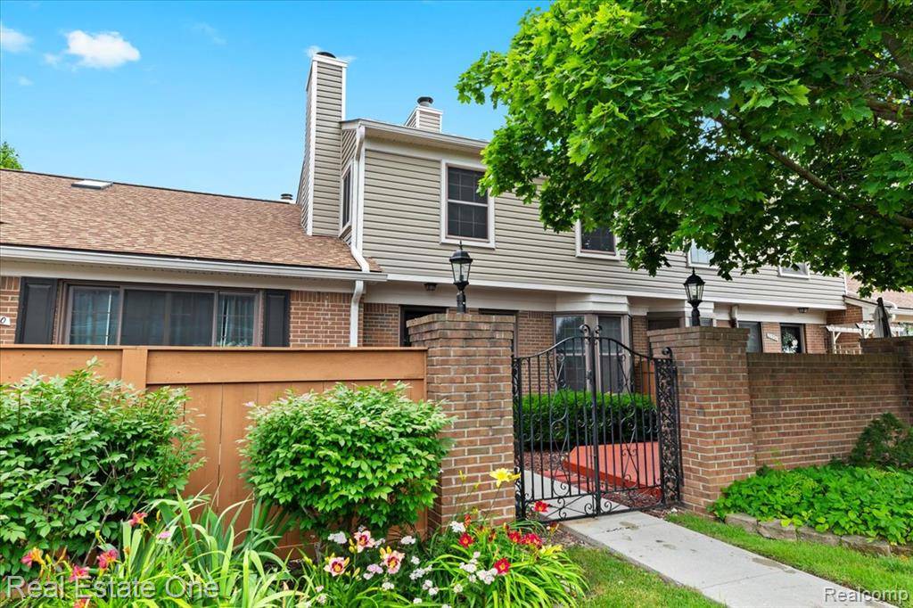 22302 Pondview, Novi, MI