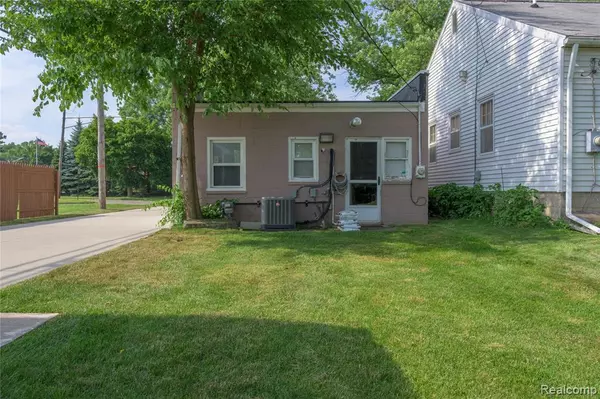 Pontiac, MI 48340,18 E Rutgers Avenue