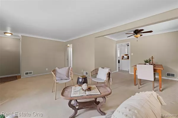 Saint Clair Shores, MI 48081,22449 Lakeland Street