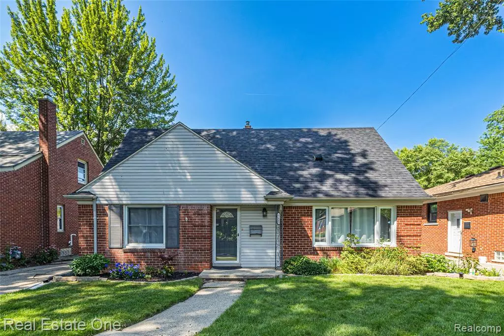 Saint Clair Shores, MI 48081,22449 Lakeland Street