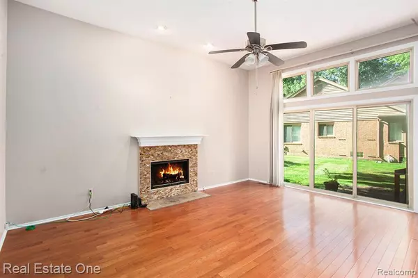 West Bloomfield, MI 48323,6630 Heron Point