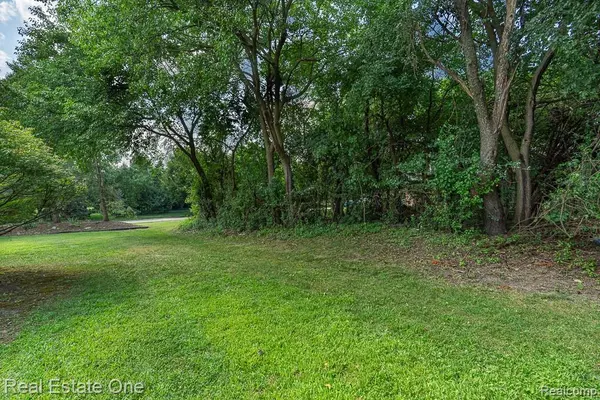 Troy, MI 48098,1654 Greenwich Drive