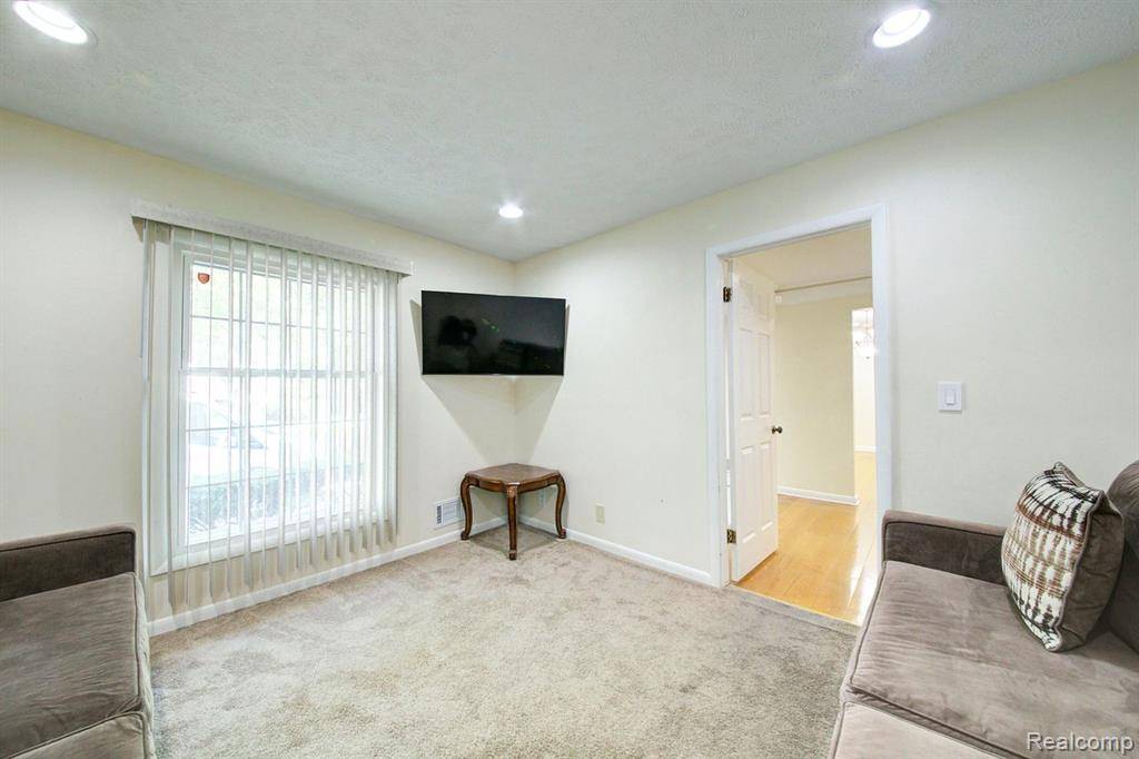 Southfield, MI 48076,27925 Arlington Drive