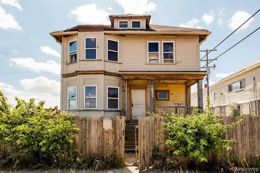 1525 Spruce Street, Detroit, MI 48216