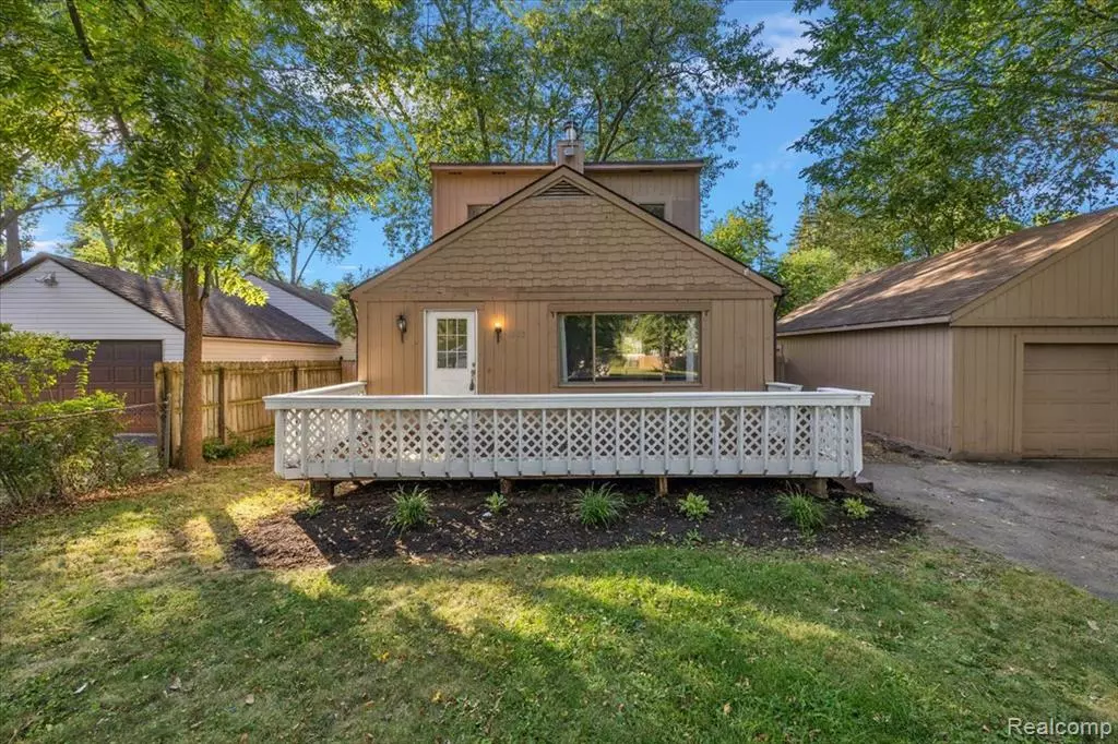 Waterford, MI 48327,1020 Charest Avenue