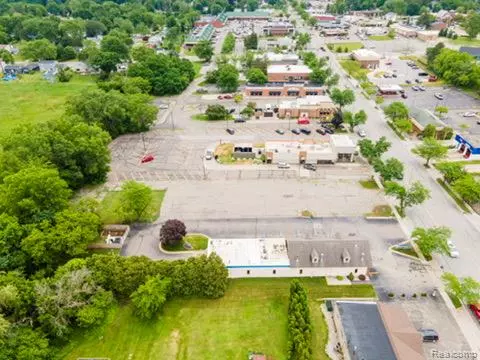 Grand Blanc, MI 48439,11319 S Saginaw Street