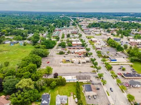 Grand Blanc, MI 48439,11319 S Saginaw Street