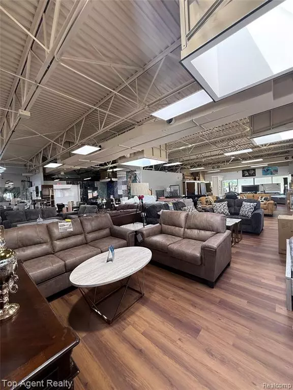 Madison Heights, MI 48071,31499 John R Road