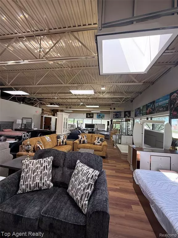 Madison Heights, MI 48071,31499 John R Road