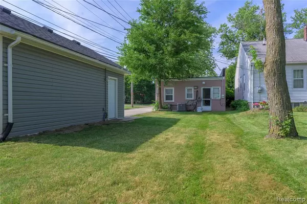 Auburn Hills, MI 48340,18 E Rutgerss Avenue