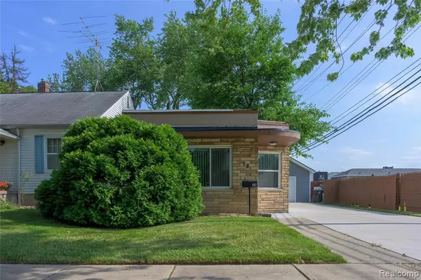 Auburn Hills, MI 48340,18 E Rutgerss Avenue