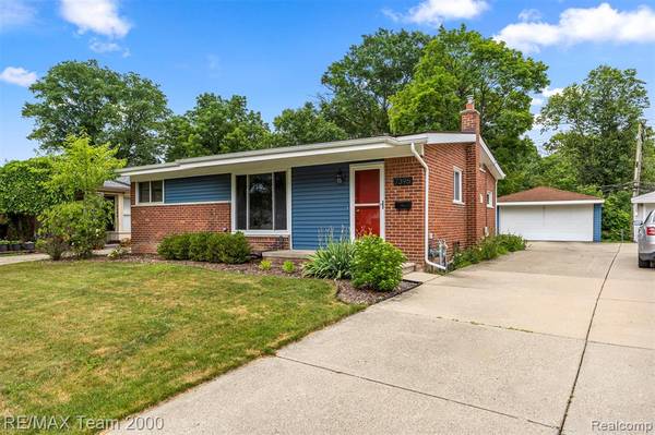 7396 N Charlesworth Street, Dearborn Heights, MI 48127