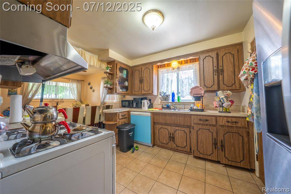 4442 McKinley Street, Dearborn Heights, MI 48125