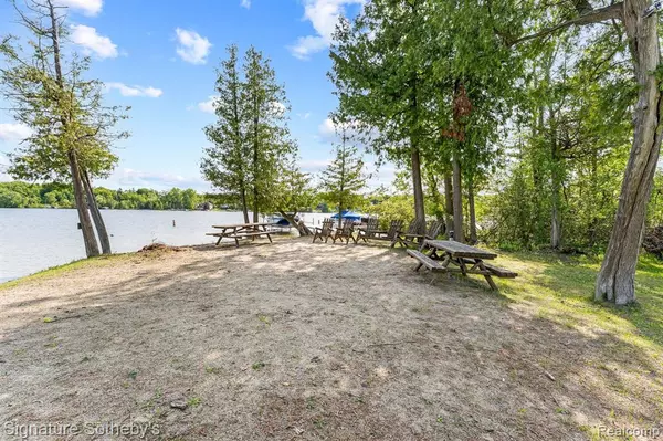Clarkston, MI,6897 DEERHILL Drive