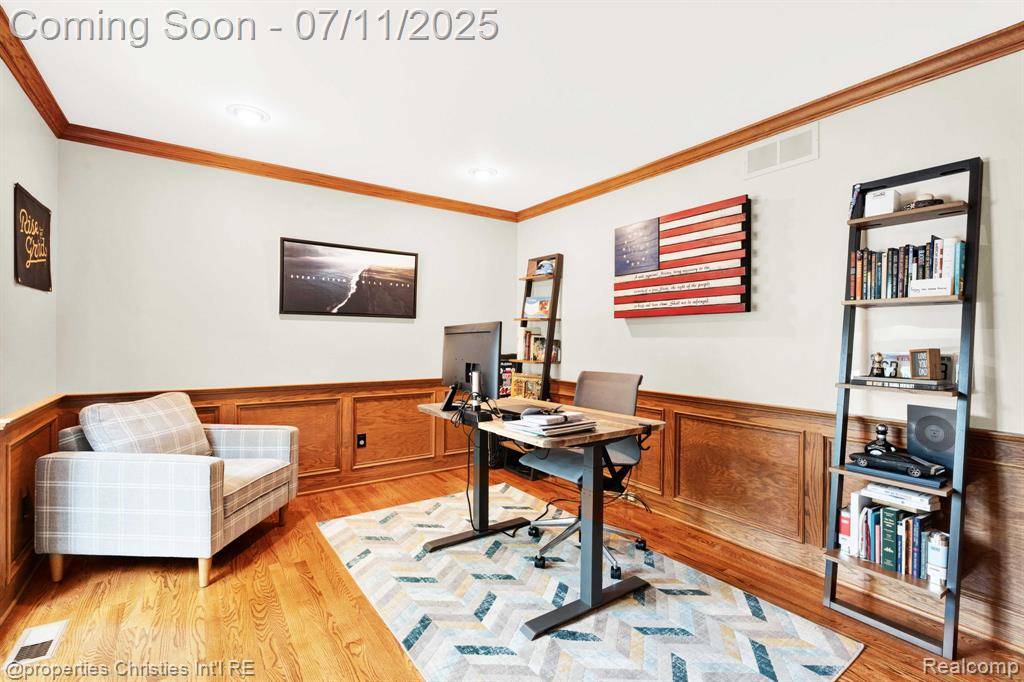 Clinton Twp, MI 48036,16070 Timberview Drive