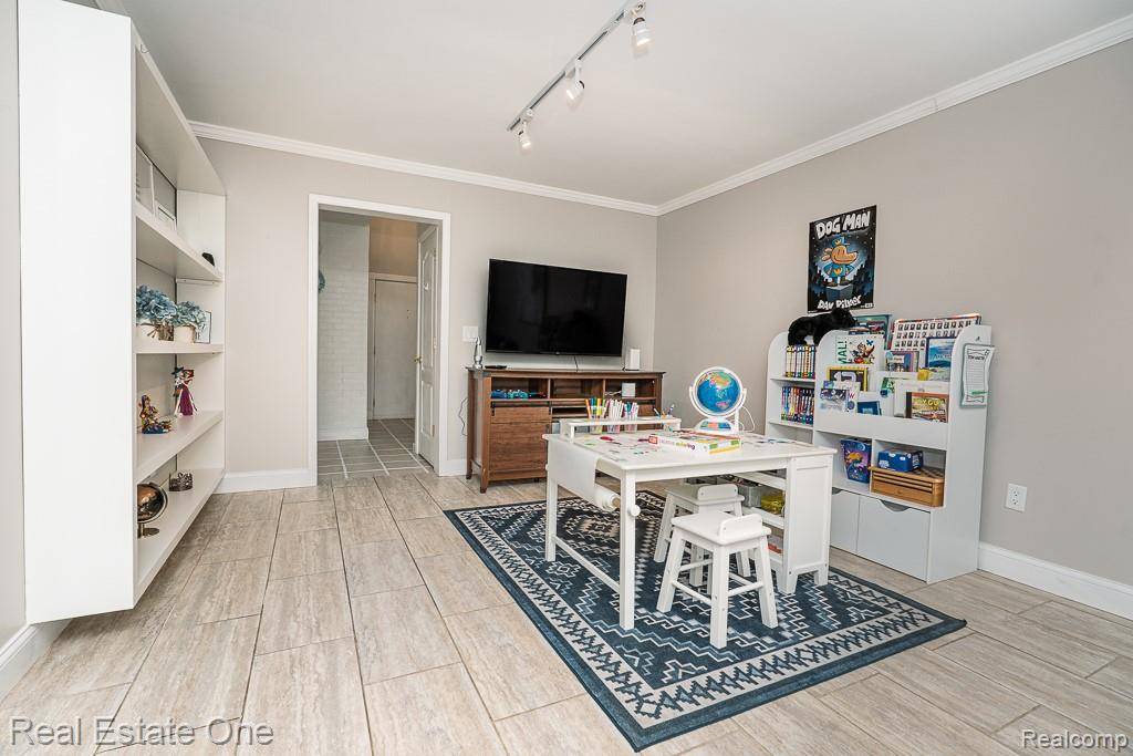Rochester Hills, MI 48309,104 Manor Way