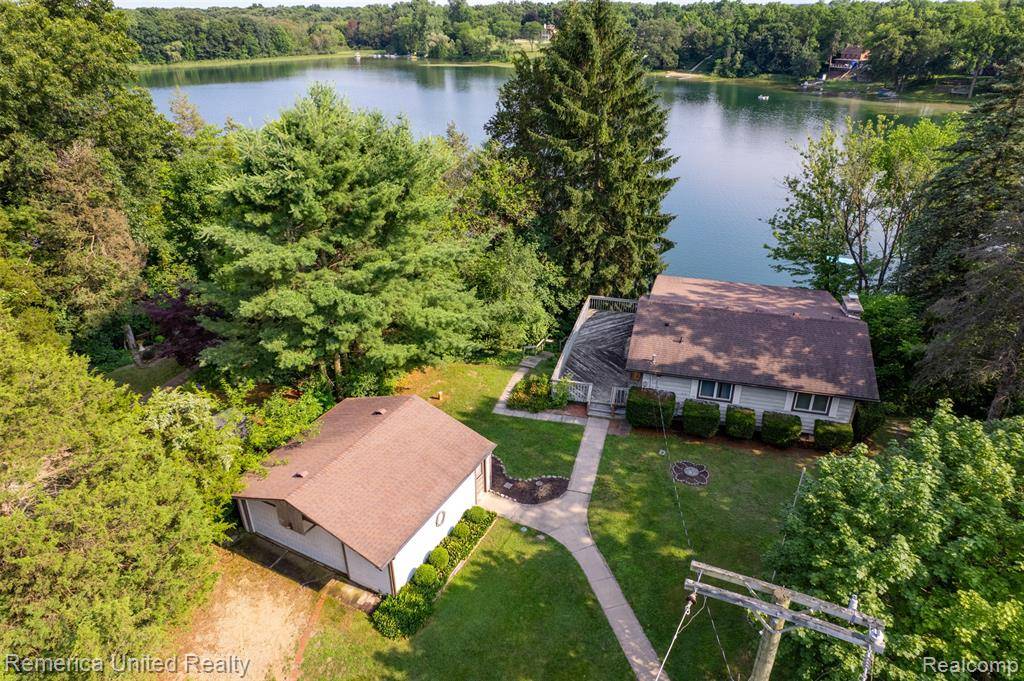 3616 Mary Ann Drive, Pinckney, MI 48169