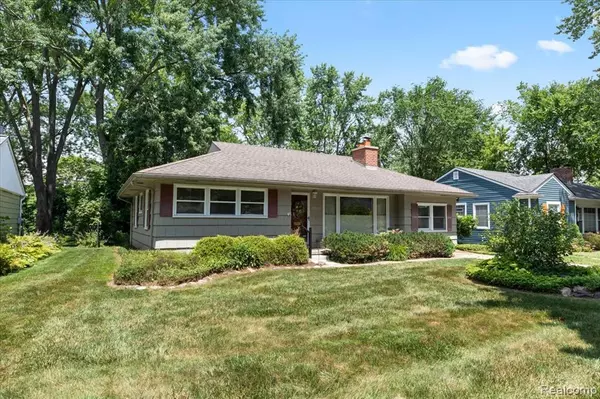 15588 Kirkshire Avenue, Beverly Hills, MI 48025