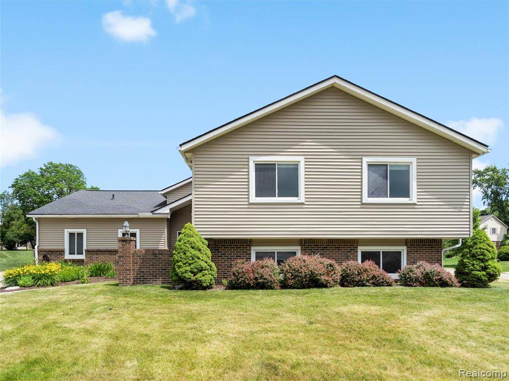 890 Darwin Place Court, Rochester Hills, MI 48307