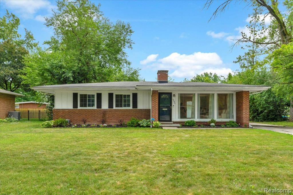 19425 Butternut Lane, Southfield, MI 48076