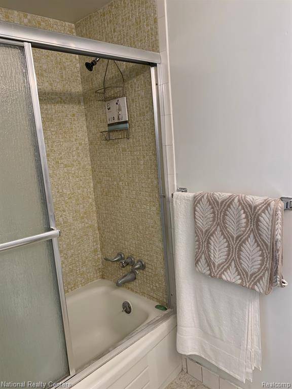 Rochester Hills, MI 48309,2245 S WALTON Boulevard