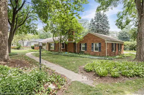 Bloomfield Hills, MI 48301,6391 Wing Lake Road