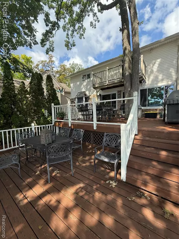 Lake Orion, MI 48362,423 Shady Oaks Street