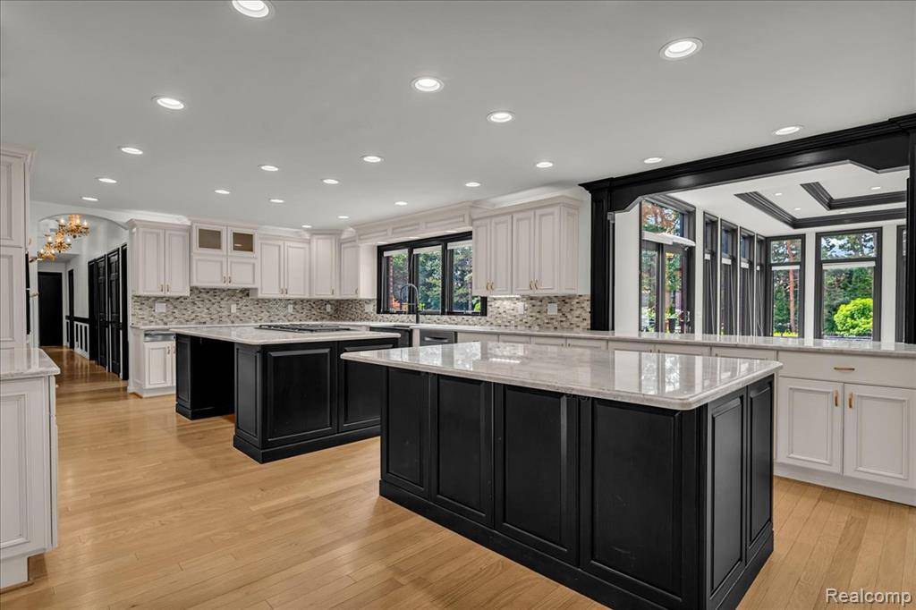 Rochester Hills, MI 48306,1940 Oak Pointe Drive
