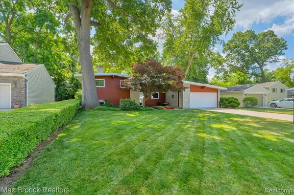 Sylvan Lake, MI 48320,2419 Avondale W Street